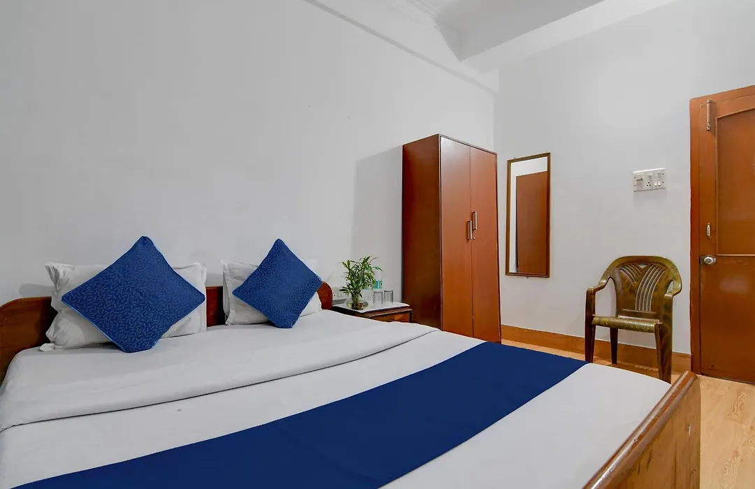 Brill Rooms Near City Centre Metro Station-1